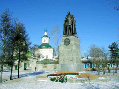 Памятнику адмиралу Колчаку в Иркутске