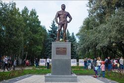 Памятник Манееву.jpg