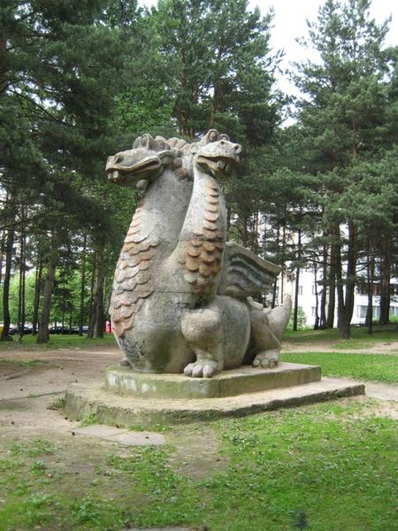Файл:Памятник ЗмеюГорынычу 17.jpg