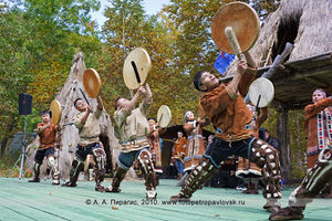 Выступление коллектива этнического танца "Нургэнек"